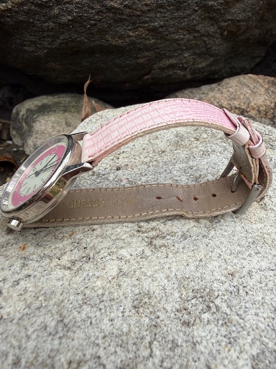 GUESS PINK 80s RETRO VINTAGE CROC LEATHER BAND WATCH- WORKS ! ?⌚️